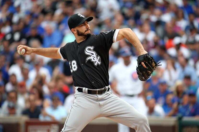 Chicago White Sox starting pitcher Miguel Gonzalez (58) delivers to the Chicago Cubs in the...