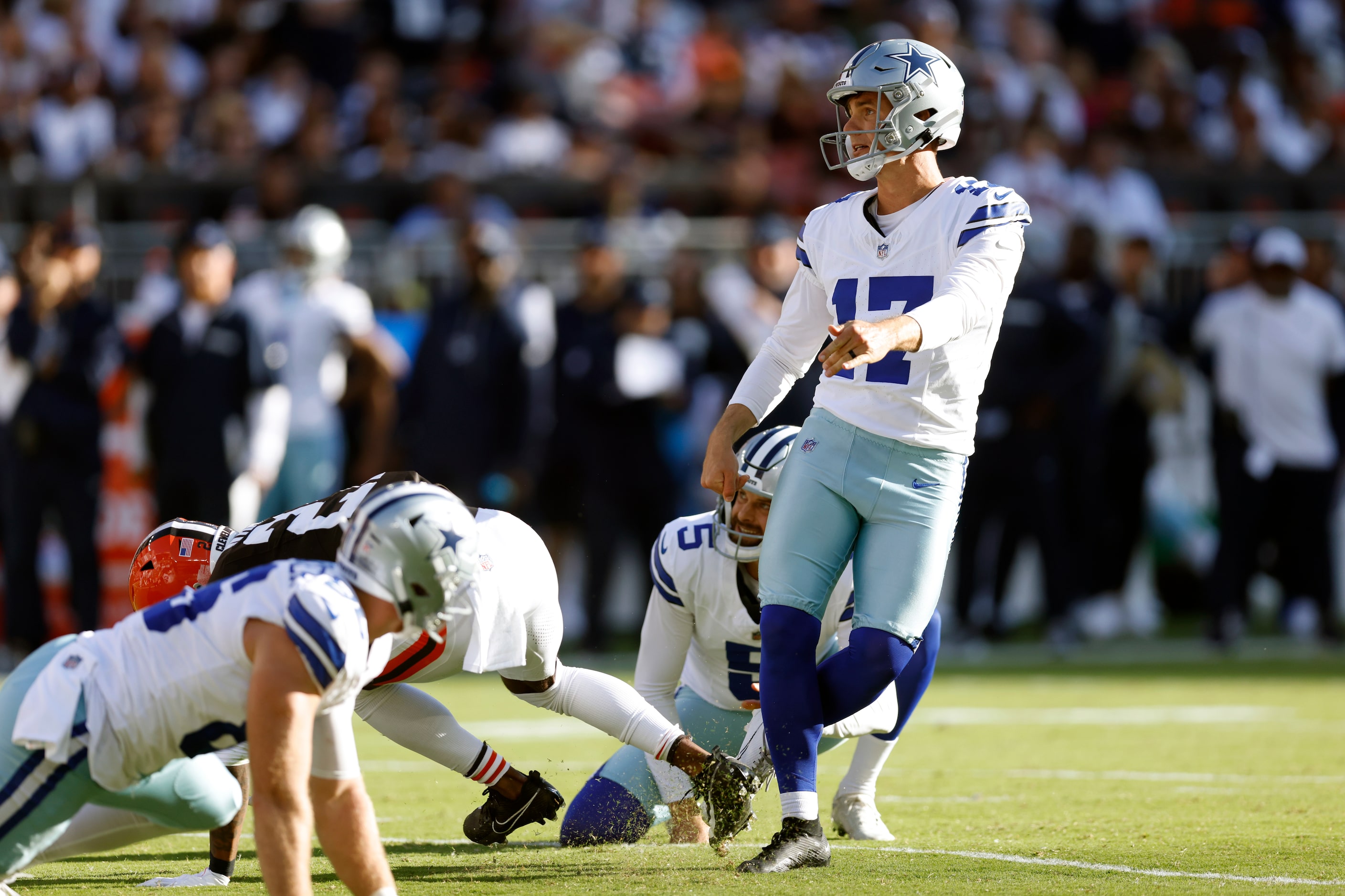 Dallas Cowboys place kicker Brandon Aubrey (17) watches his field goal attempt during the...