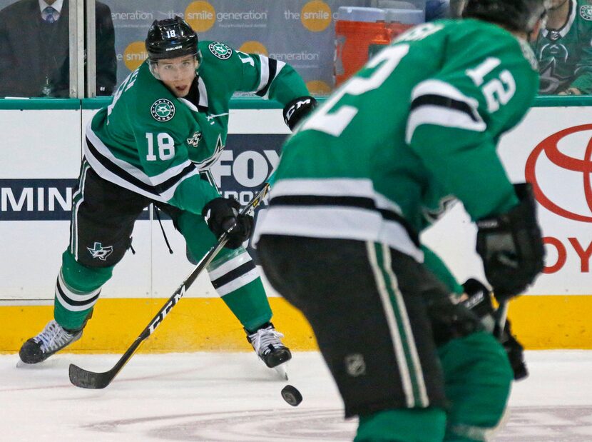 Dallas Stars center Tyler Pitlick (18) passes to teammate Radek Faksa (12) during the...