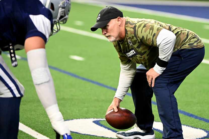 Dallas Cowboys defensive coordinator Dan Quinn works with players during Dallas Cowboys...