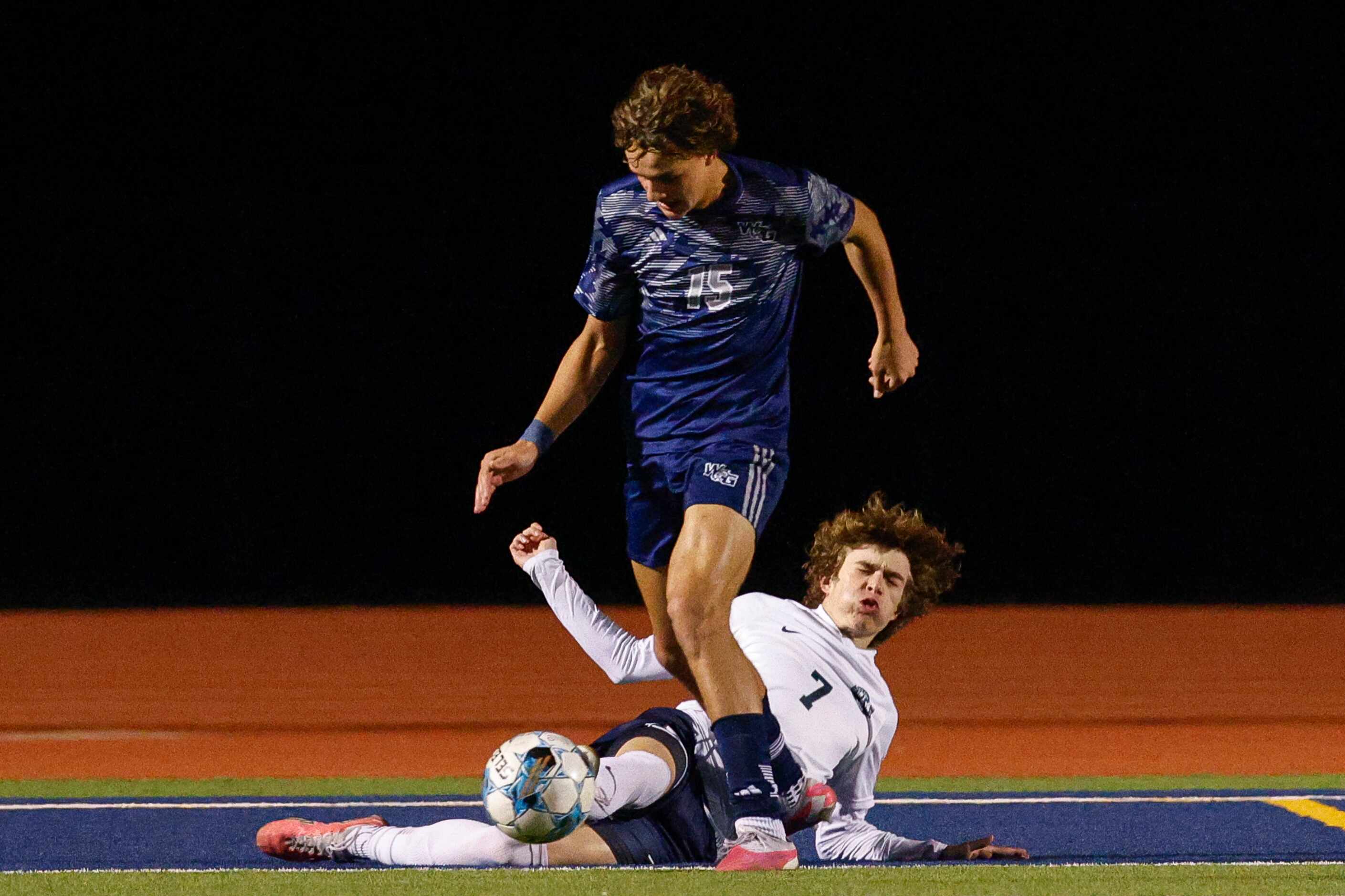 Frisco Reedy's Brady Baxter (7) tries to tackle the ball away from Prosper Walnut Grove...