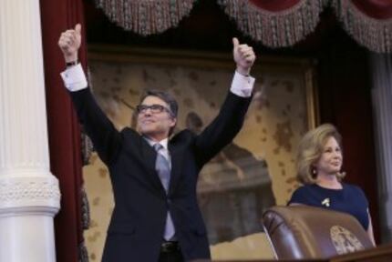 Gov. Rick Perry acknowledged applause next to wife Anita before giving a farewell speech to...