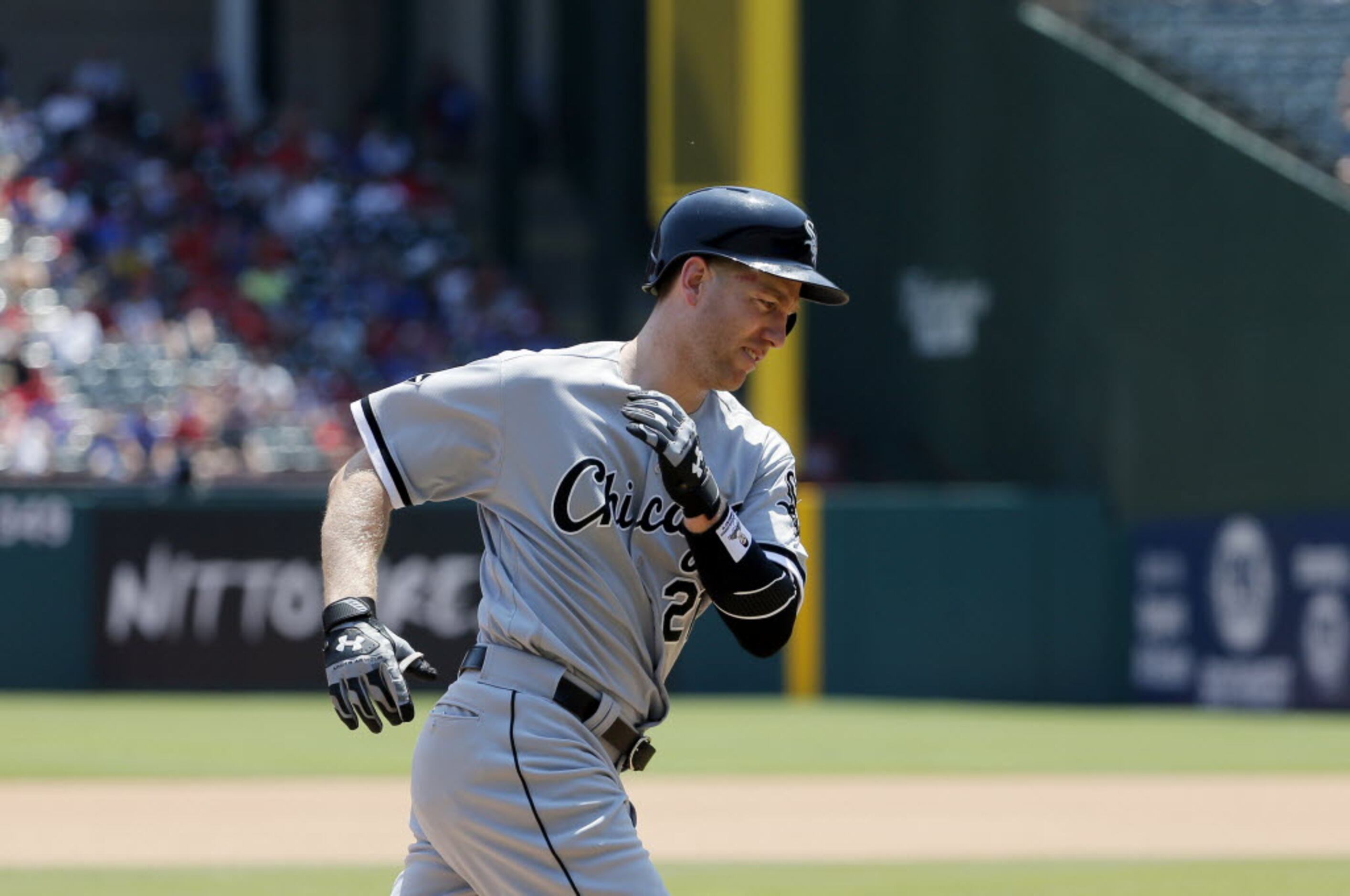 Todd Frazier pops out to second baseman Adam Frazier.