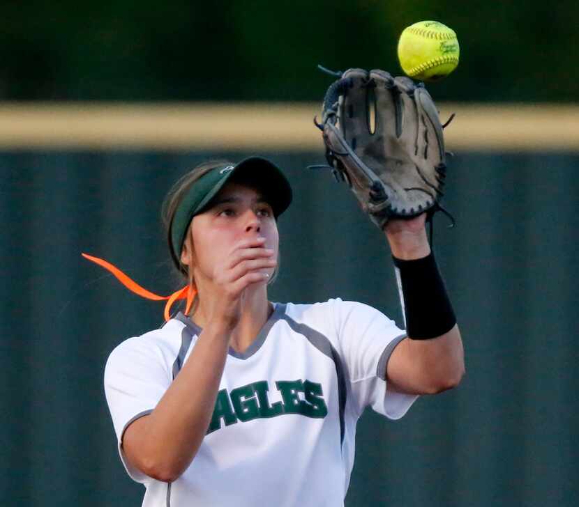 Prosper shortstop Abbey Beasley (11) fields a high bouncing ball in the third inning as...