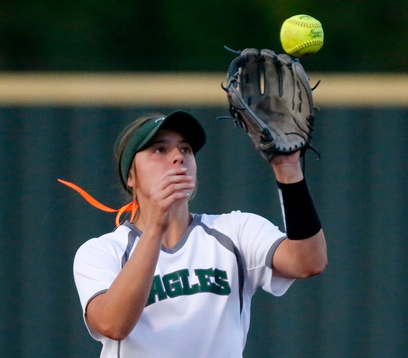 Prosper shortstop Abbey Beasley (11) fields a high bouncing ball in the third inning as...