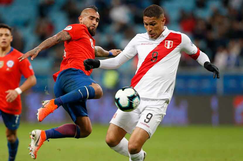 Paolo Guerrero y la selección de Perú eliminaron a Chile en la Copa América. (Photo by...