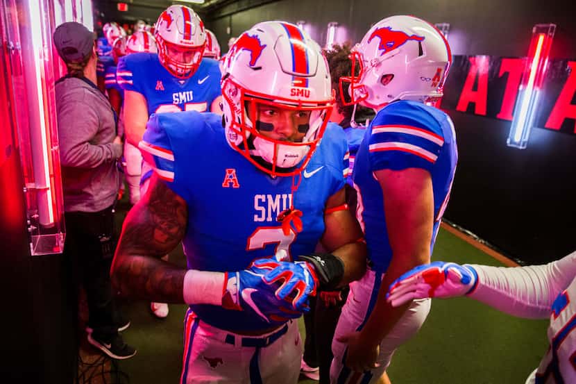 SMU Mustangs running back Ke'Mon Freeman (2) walks through the tunnel to the field before a...