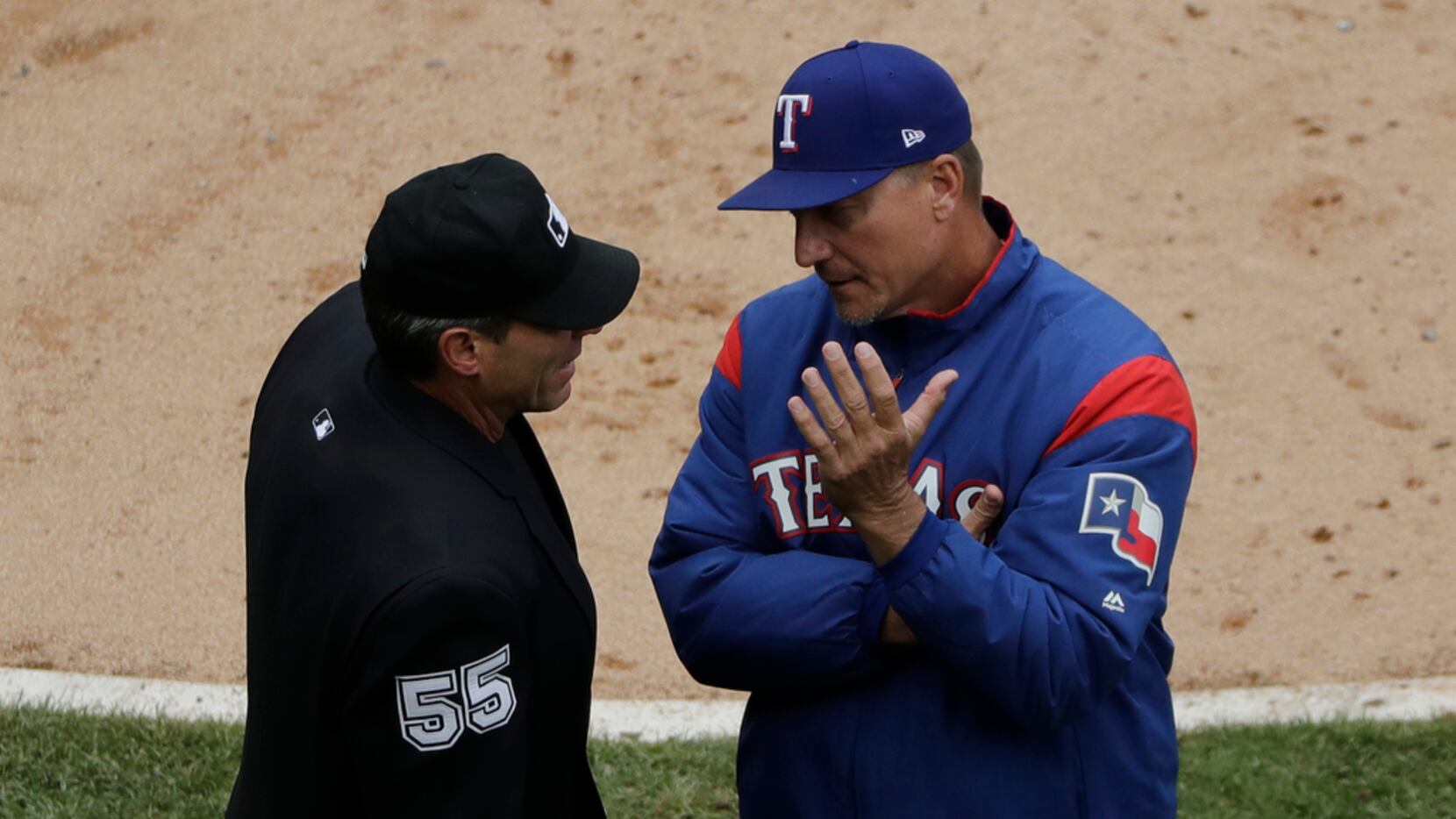 Texas Rangers manager Jeff Banister, right, talks with home plate umpire Angel Hernandez...
