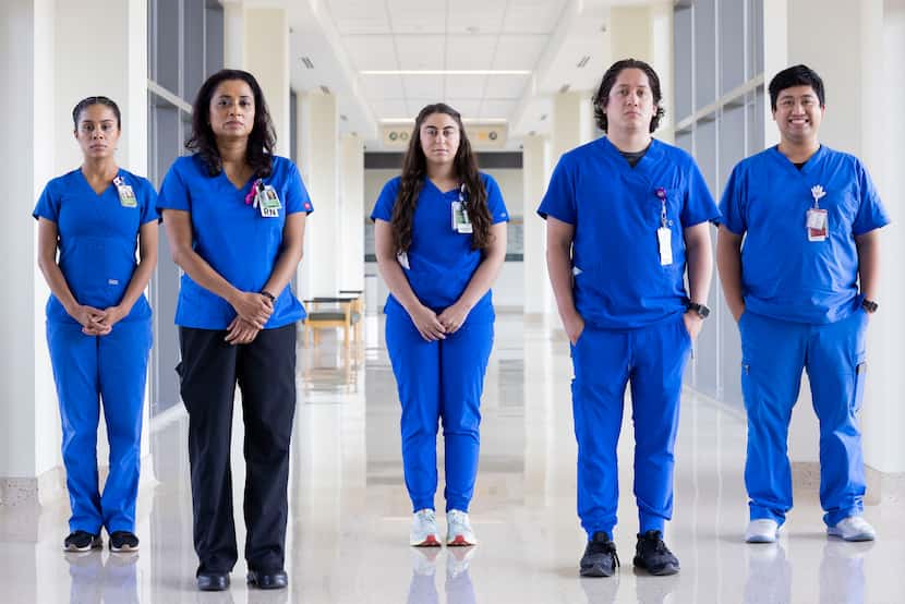 Los enfermeros Perla Sánchez-Pérez, Anitha George, Jaycie Martínez, Angel Marrufo y Jan...