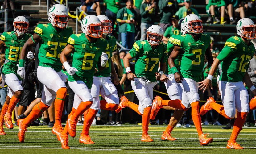 Oregon prepares to play Colorado in an NCAA college football game Saturday, Sept. 24, 2016...