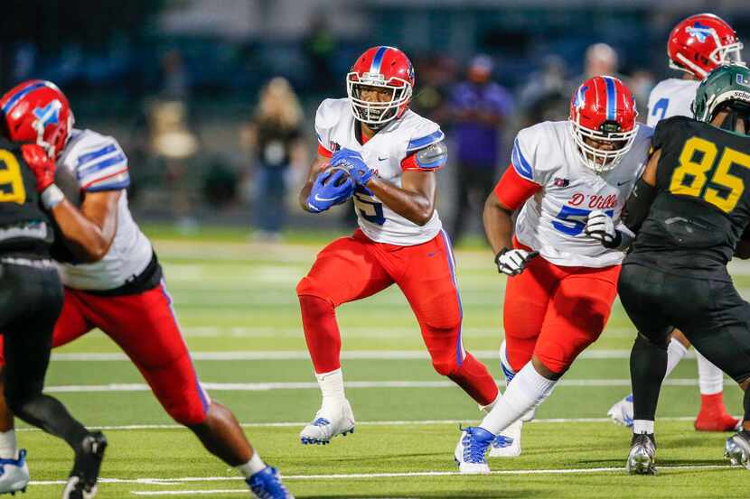 Duncanville senior running back Malachi Medlock (5) carries the ball during the first half...