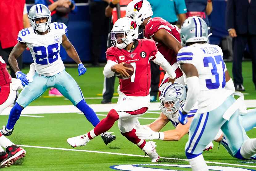 Arizona Cardinals quarterback Kyler Murray (1) gets past Dallas Cowboys outside linebacker...