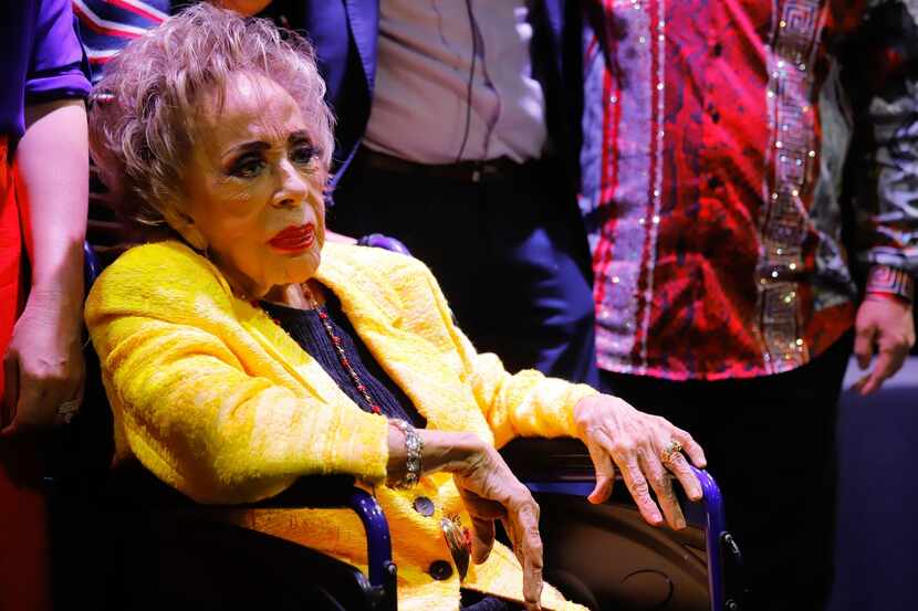 La actriz y productora Silvia Pinal festeja sus 93 a os con familia y amigos.