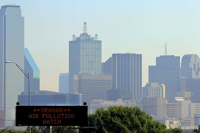 A highway sign alerts drivers on Interstate 35E to high air pollution conditions in Dallas.