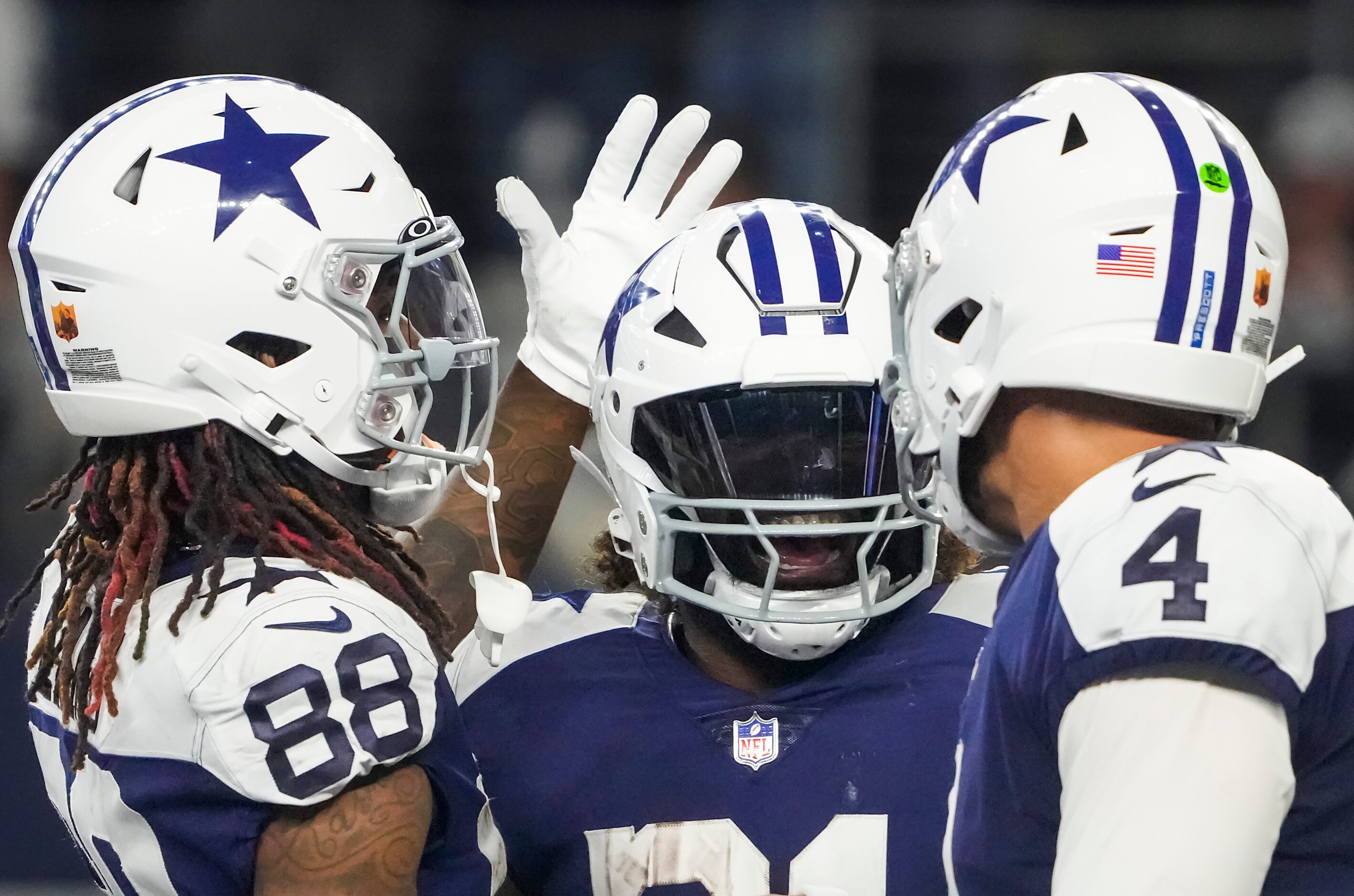 Dallas Cowboys running back Ezekiel Elliott (21) celebrates with wide receiver CeeDee Lamb...