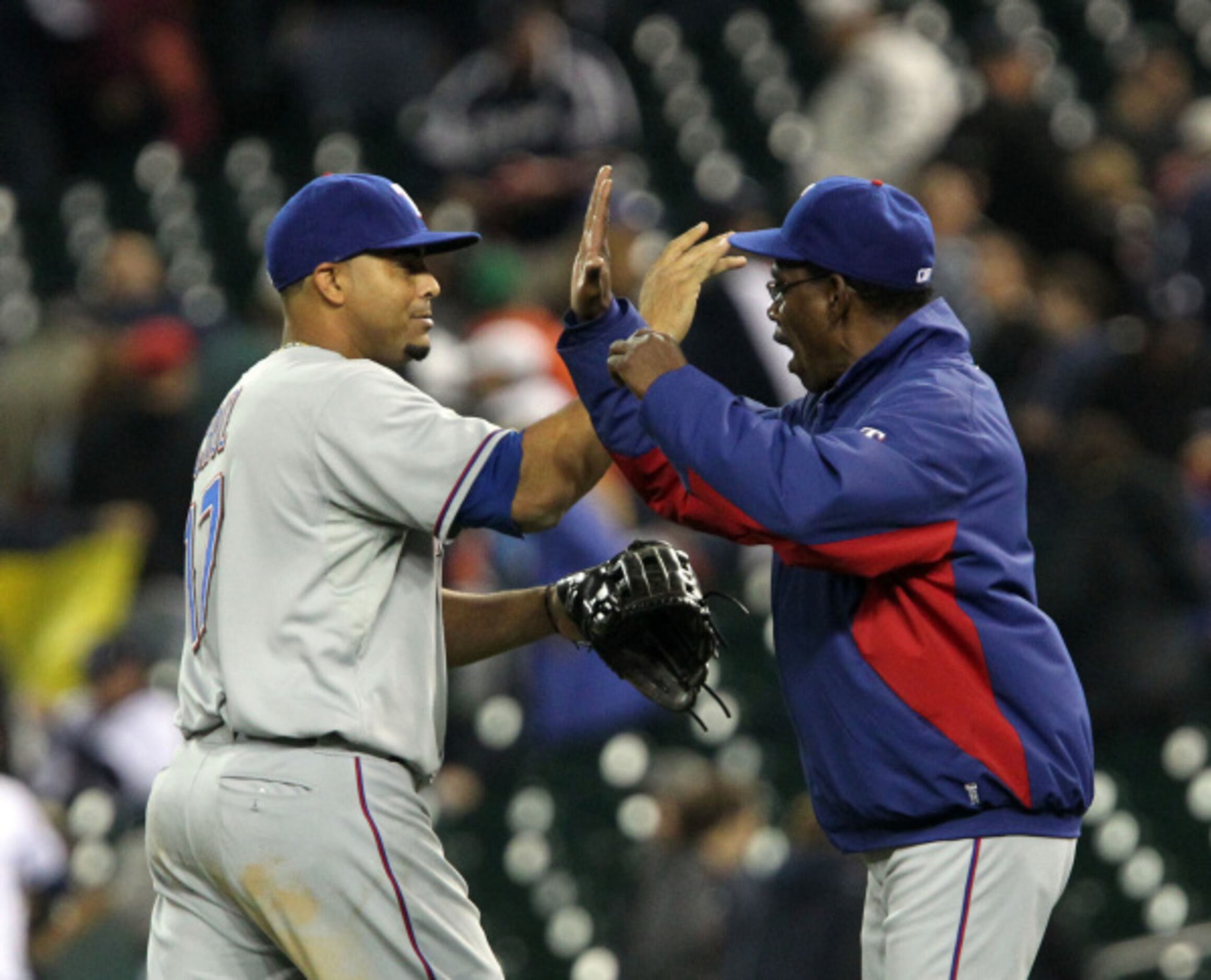 Nelson Cruz grand slam lifts Rangers in 11th inning