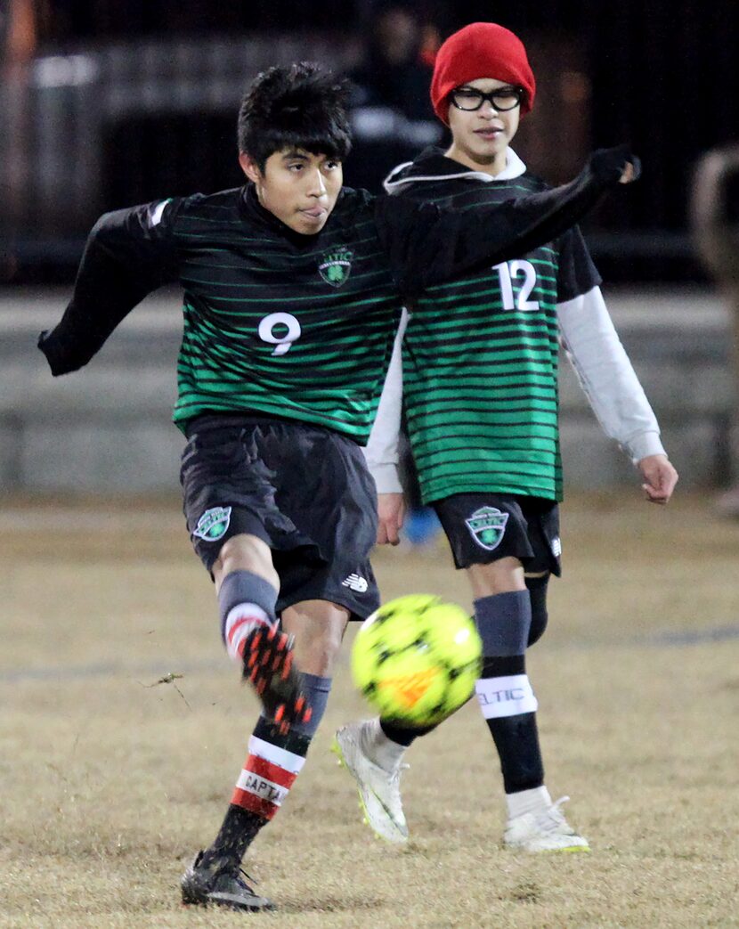 Brian juega con los NTX Celtics. (Stewart F. House/Especial para Al Día)