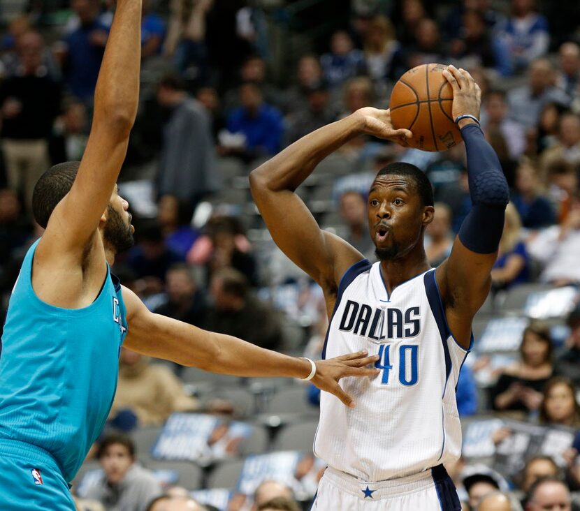 Dallas Mavericks forward Harrison Barnes (40) looks for a pass around Charlotte Hornets...