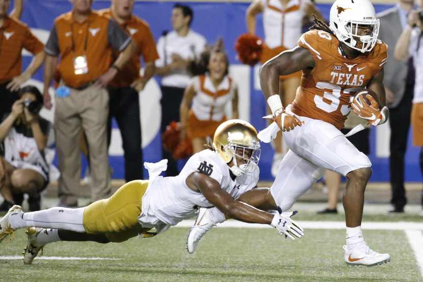 Texas running back D'Onta Foreman (33) breaks free on a long touchdown run in the fourth...