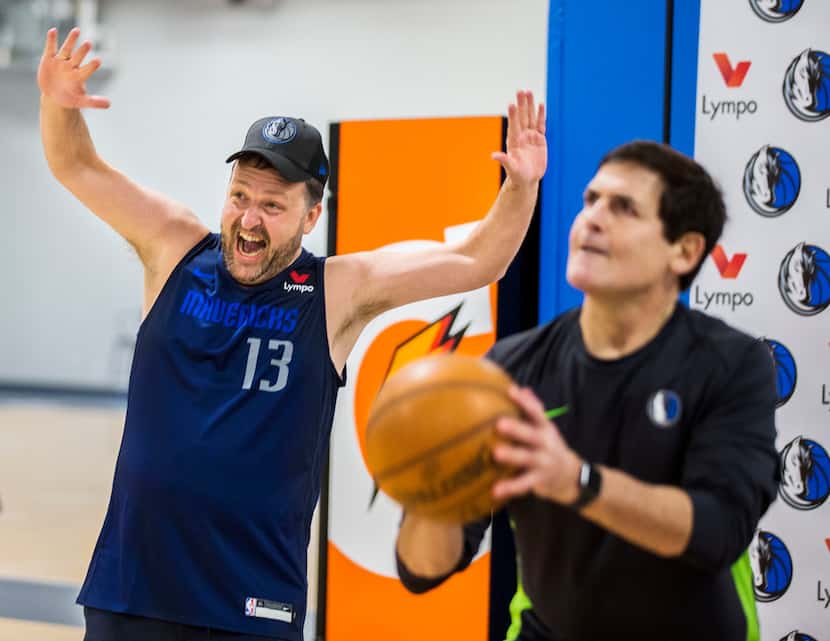 Antanas Guoga, co-founder of Lympo, left, reacts to  Mark Cuban, owner of the Dallas...