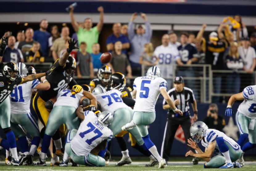 Dallas Cowboys kicker Dan Bailey (5) kicks the game winning field goal against the...