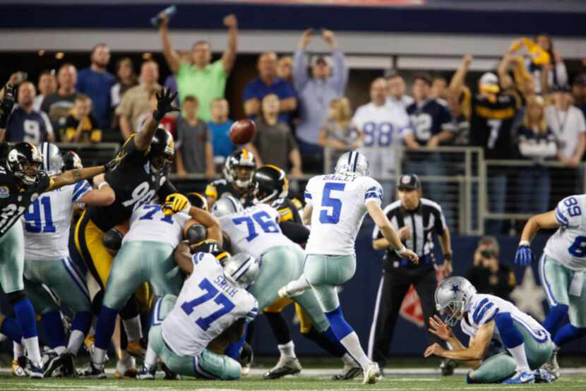 Dallas Cowboys kicker Dan Bailey (5) kicks the game winning field goal against the...