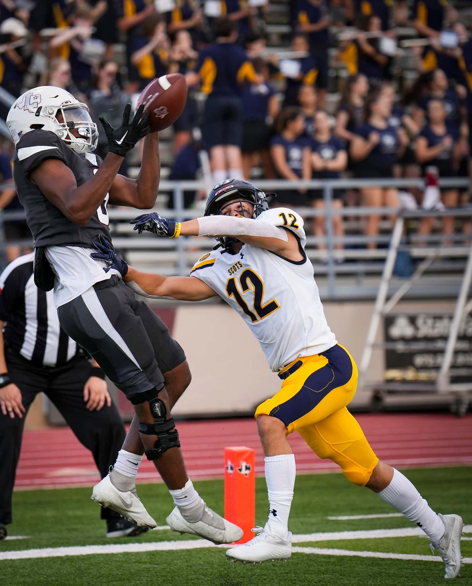 Lewisville wide receiver Kentrel Sorells (6) catches a 15-yard touchdown pass as Highland...