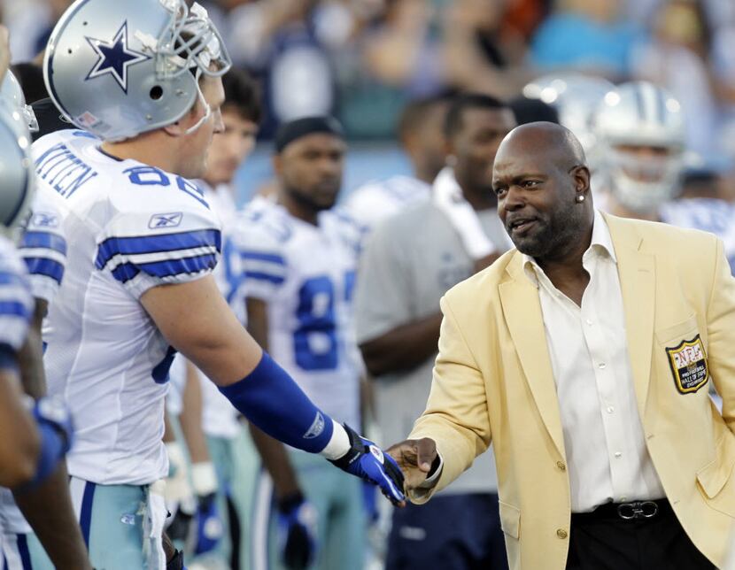 Dallas Cowboys Jason Witten shakes hands with Emmitt Smith before playing a game against the...