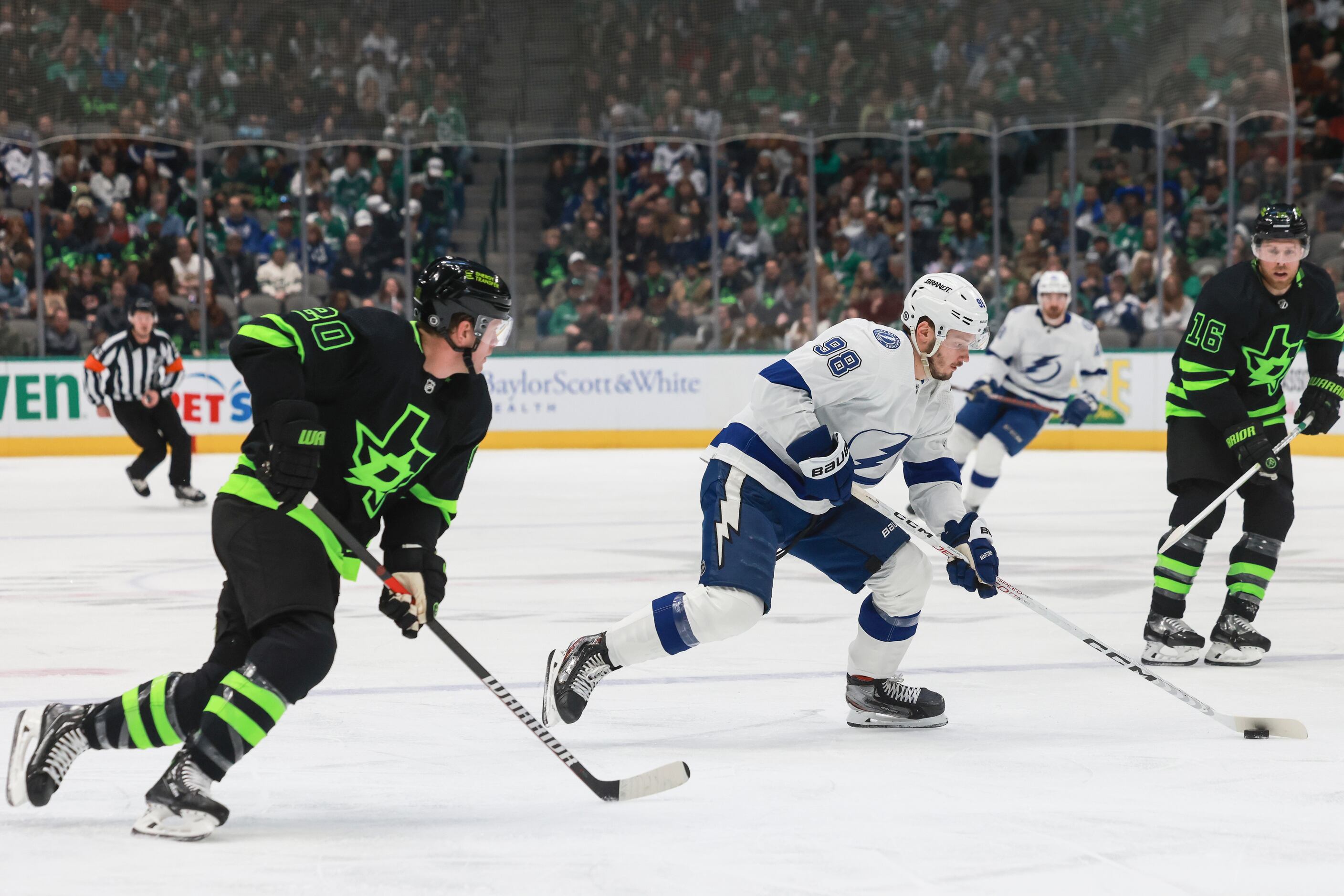 Photos: Late Lightning goal yanks point away from Stars, Scott Wedgewood