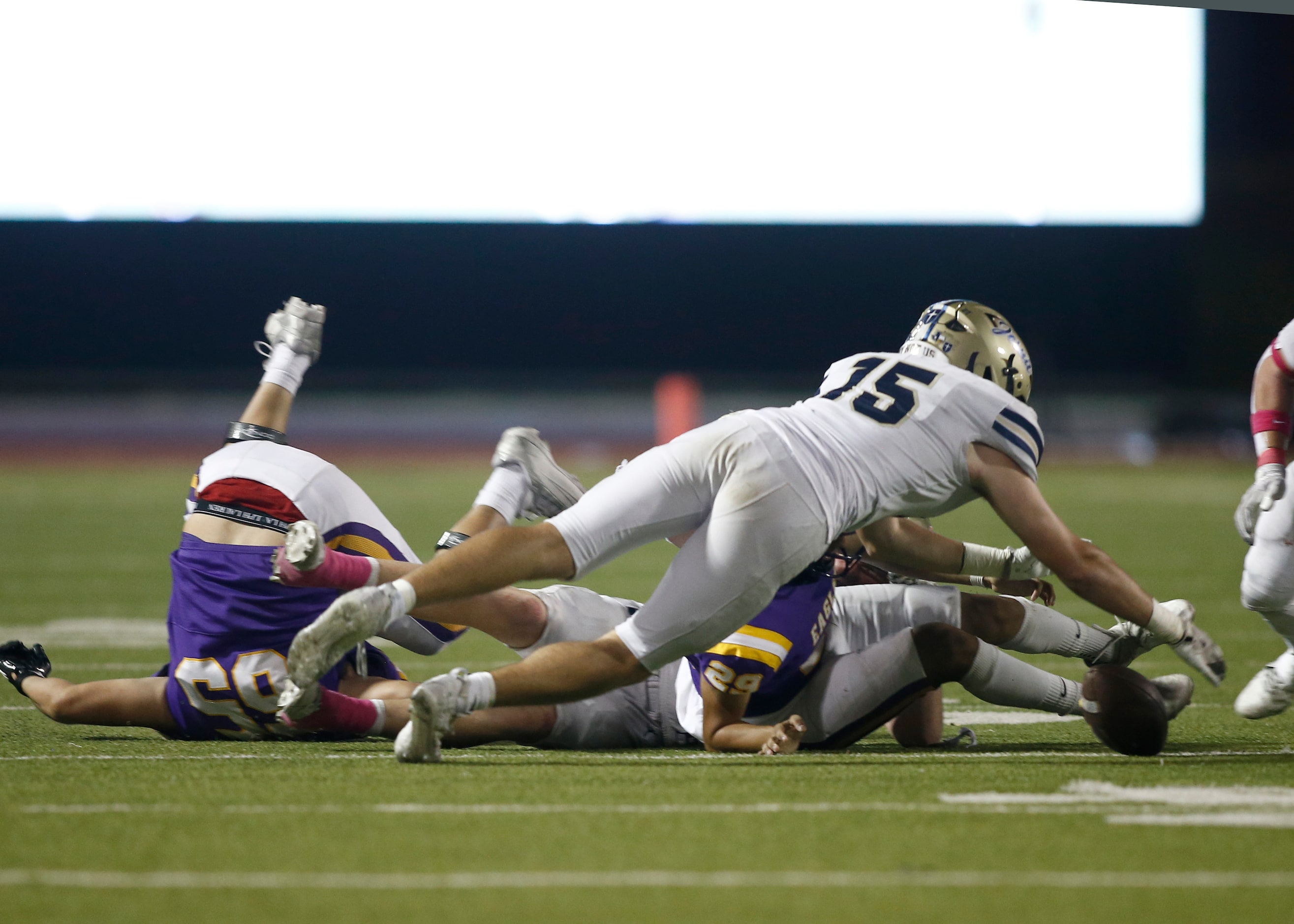 Jesuit defensive back Robert Prager (15) dives on the loose ball after Jesuit defensive...