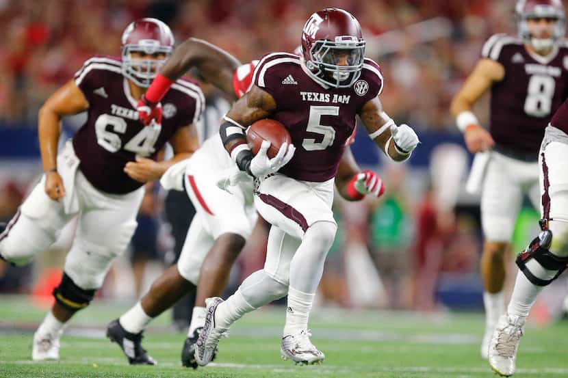 Texas A&M Aggies running back Trayveon Williams (5) races for a long touchdown against the...