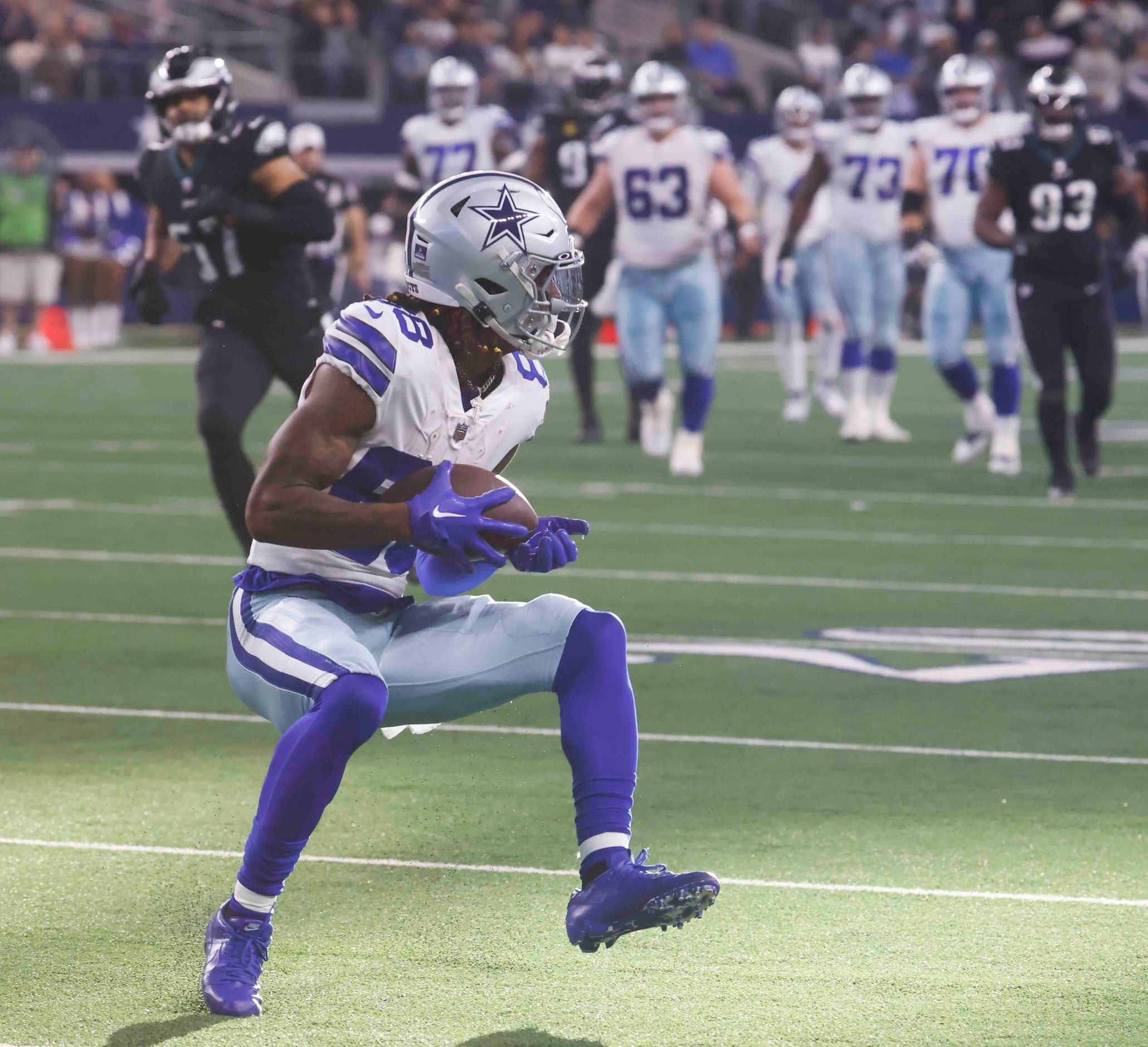 Dallas Cowboys wide receiver CeeDee Lamb (88) completes a touchdown against Philadelphia...