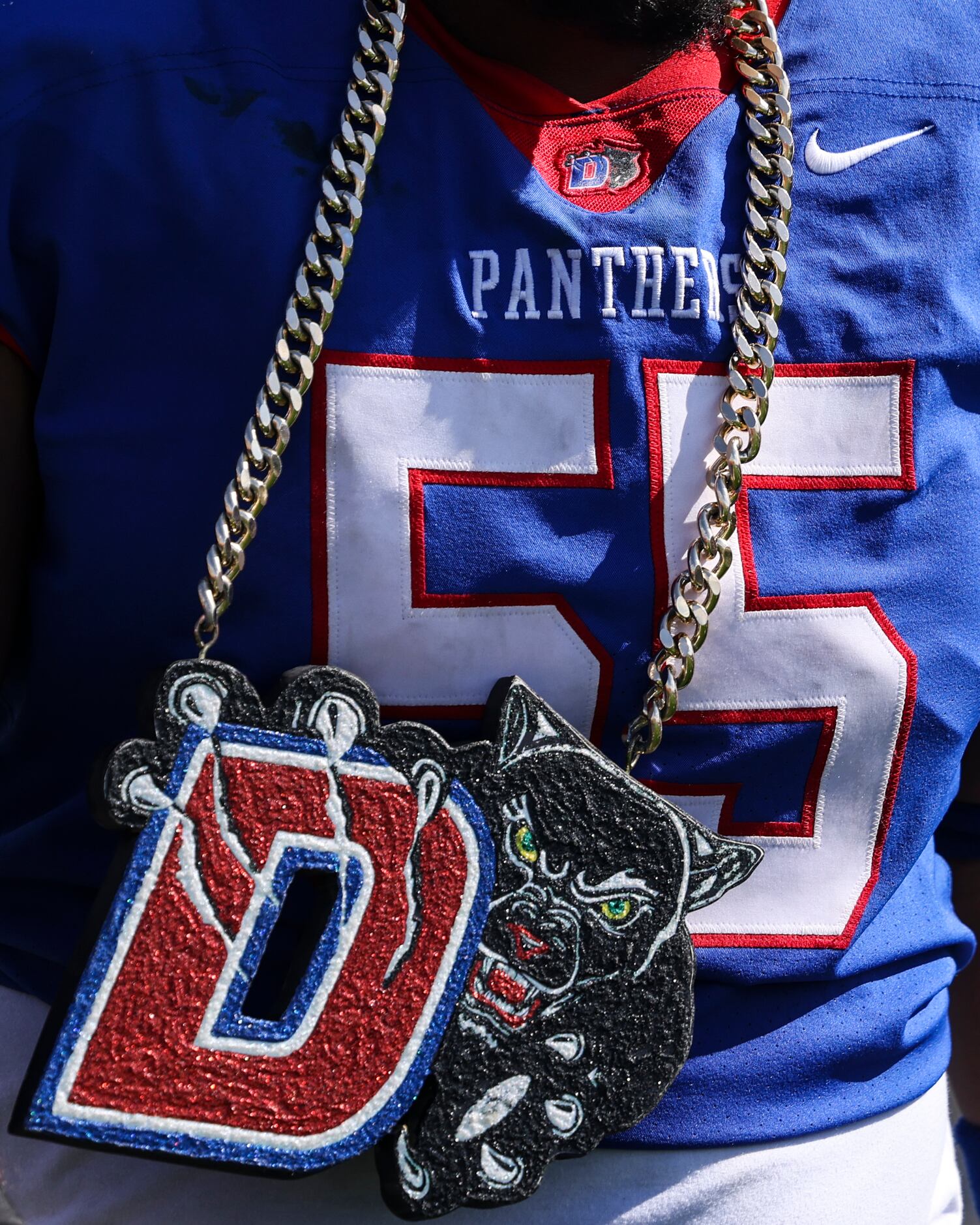 Duncanville High School Jabreohn Peters (55) wears a Duncanville chain around his neck after...