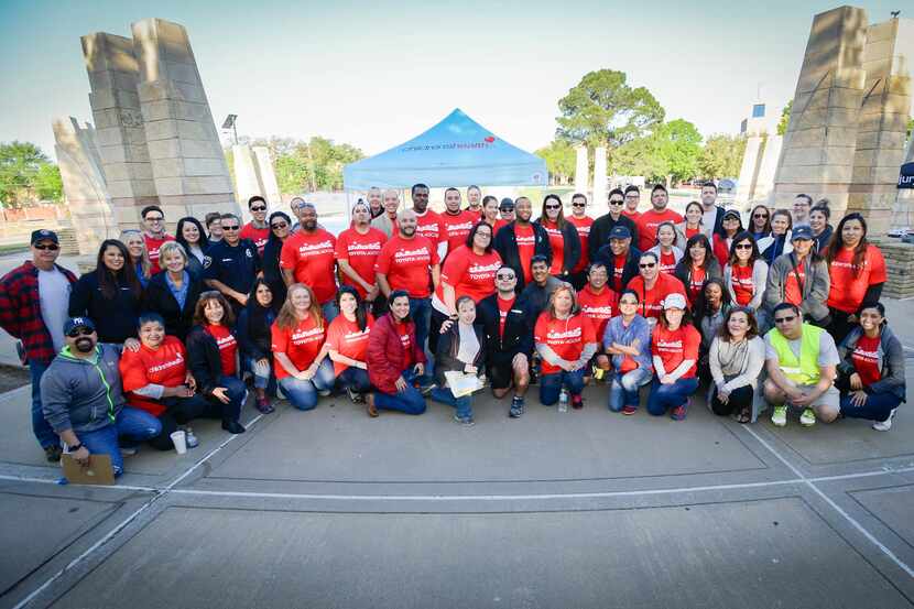 Volunteers from the Toyota Hispanic employee engagement group