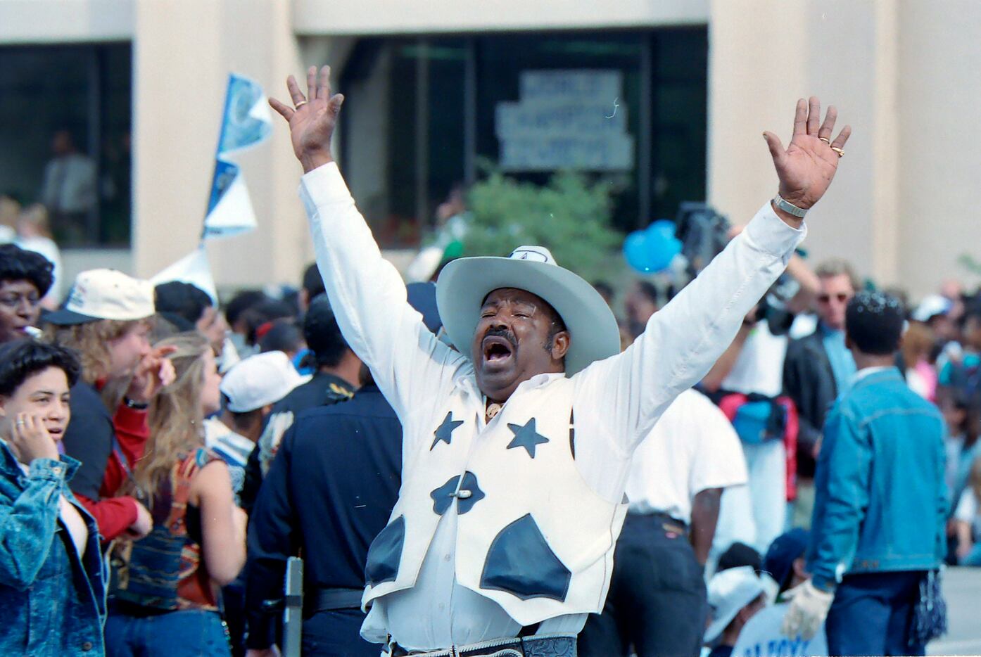 Arrests, fire and celebration: Inside the 'crazy' 1993 Dallas Cowboys Super  Bowl parade