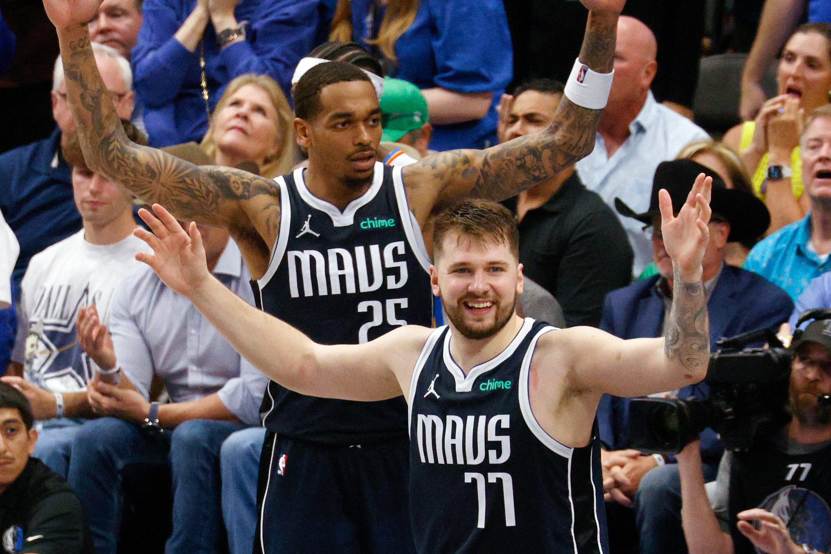 Dallas Mavericks guard Luka Doncic (77) and Dallas Mavericks forward P.J. Washington (25)...