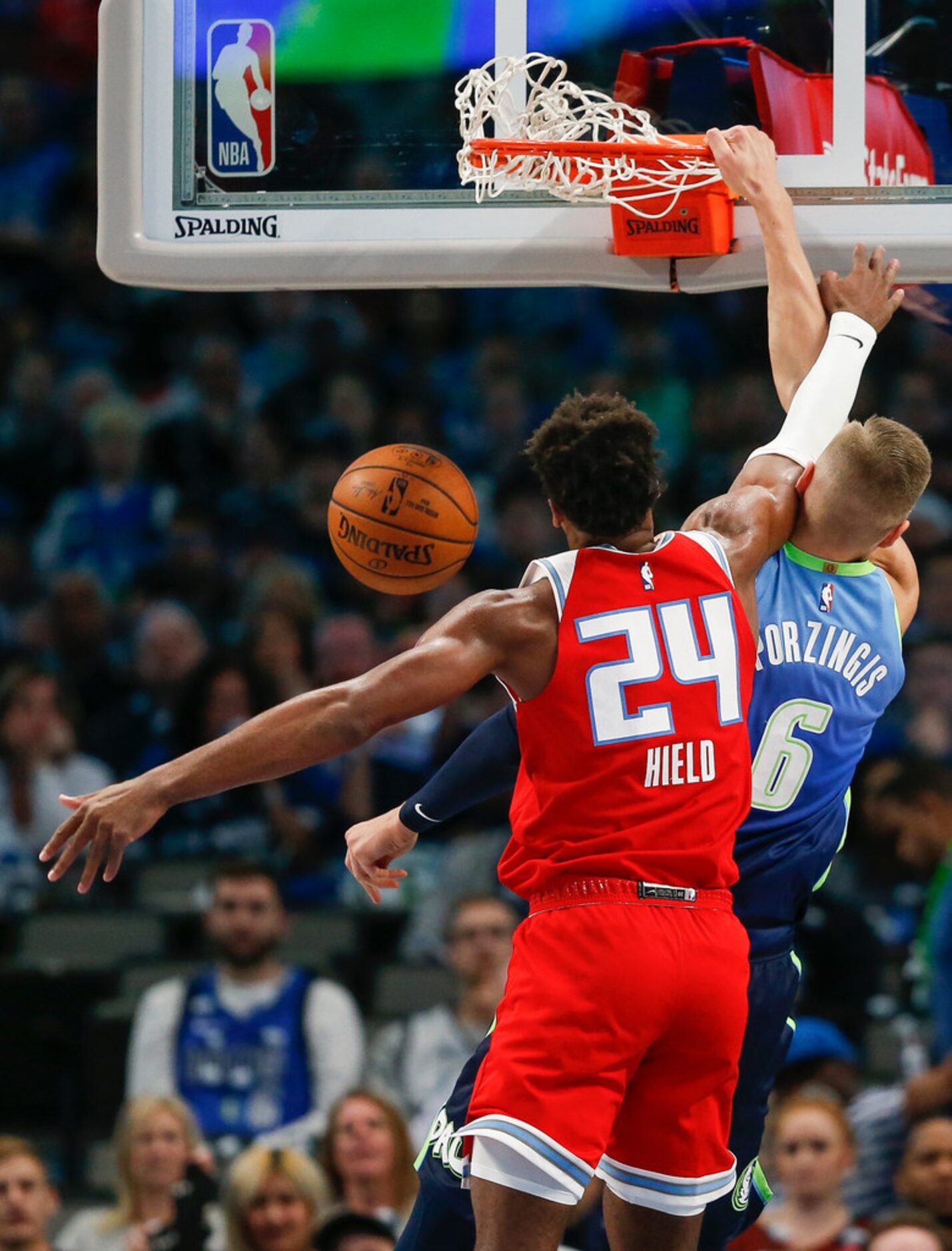 Dallas Mavericks forward Kristaps Porzingis (6) sinks a shot past Sacramento Kings guard...