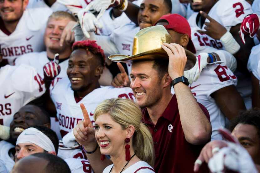 Oklahoma Sooners head coach Lincoln Riley wears the golden hat trophy while posing for a...