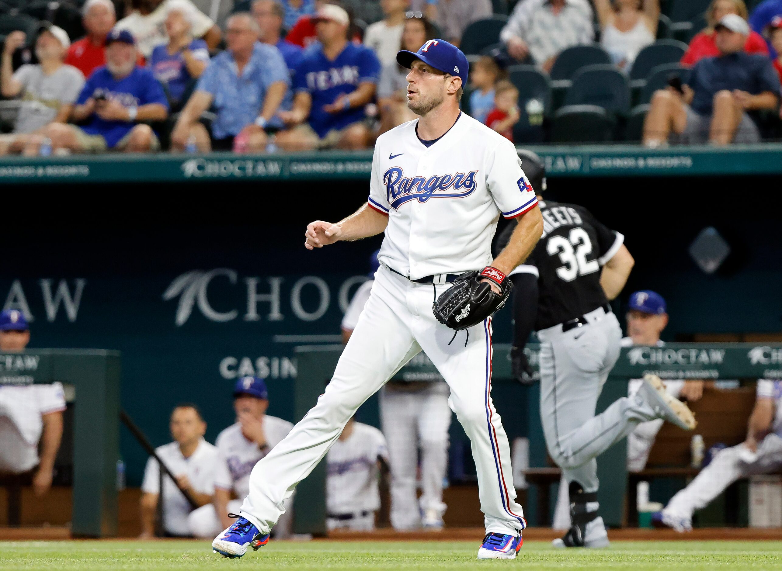 Texas Rangers starting pitcher Max Scherzer (31) looks at Chicago White Sox Gavin Sheets’...