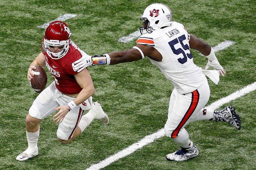 NEW ORLEANS, LA - JANUARY 02:  Baker Mayfield #6 of the Oklahoma Sooners avoids a tackle by...