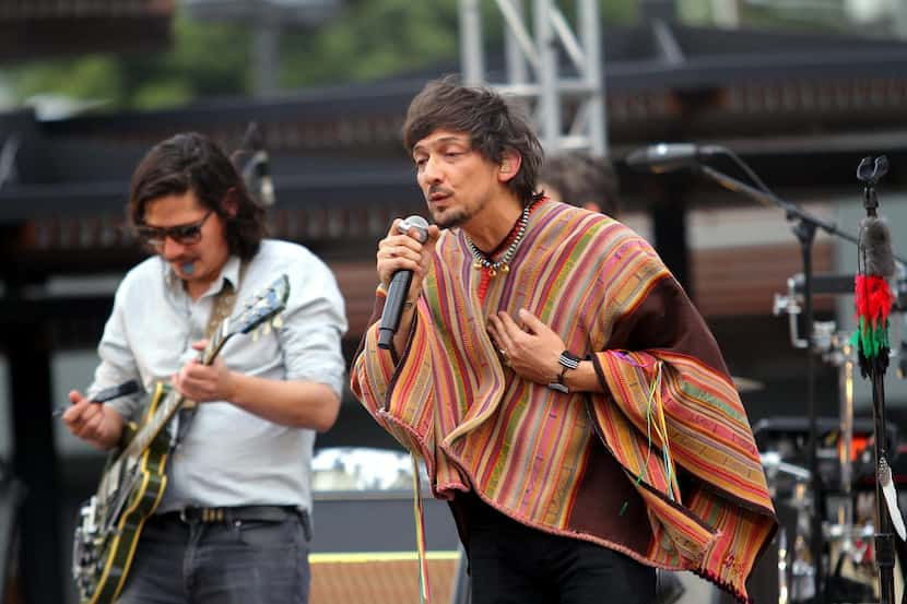 León Larregui (der.) líder de la banda escribió 12 de los temas del álbum ‘Aztlán’.