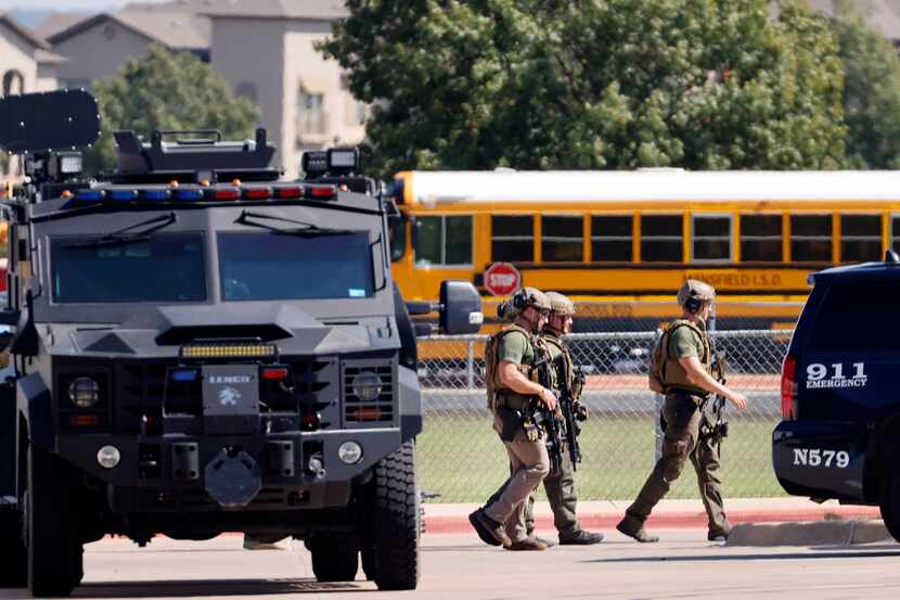 Bajo la ley de Texas las escuelas no están obligadas a proporcionar detectores de metales.