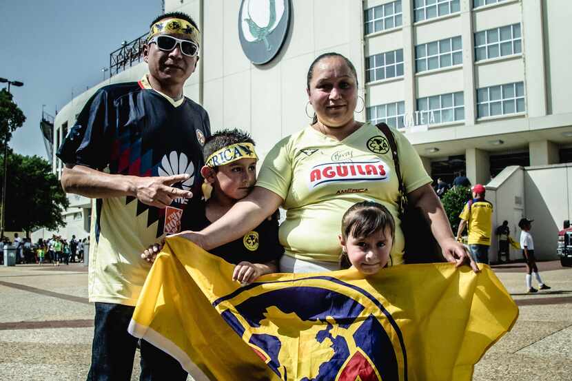 Aficionados que asistieron al Tour Águila en el Cotton Bowl, en 2018.