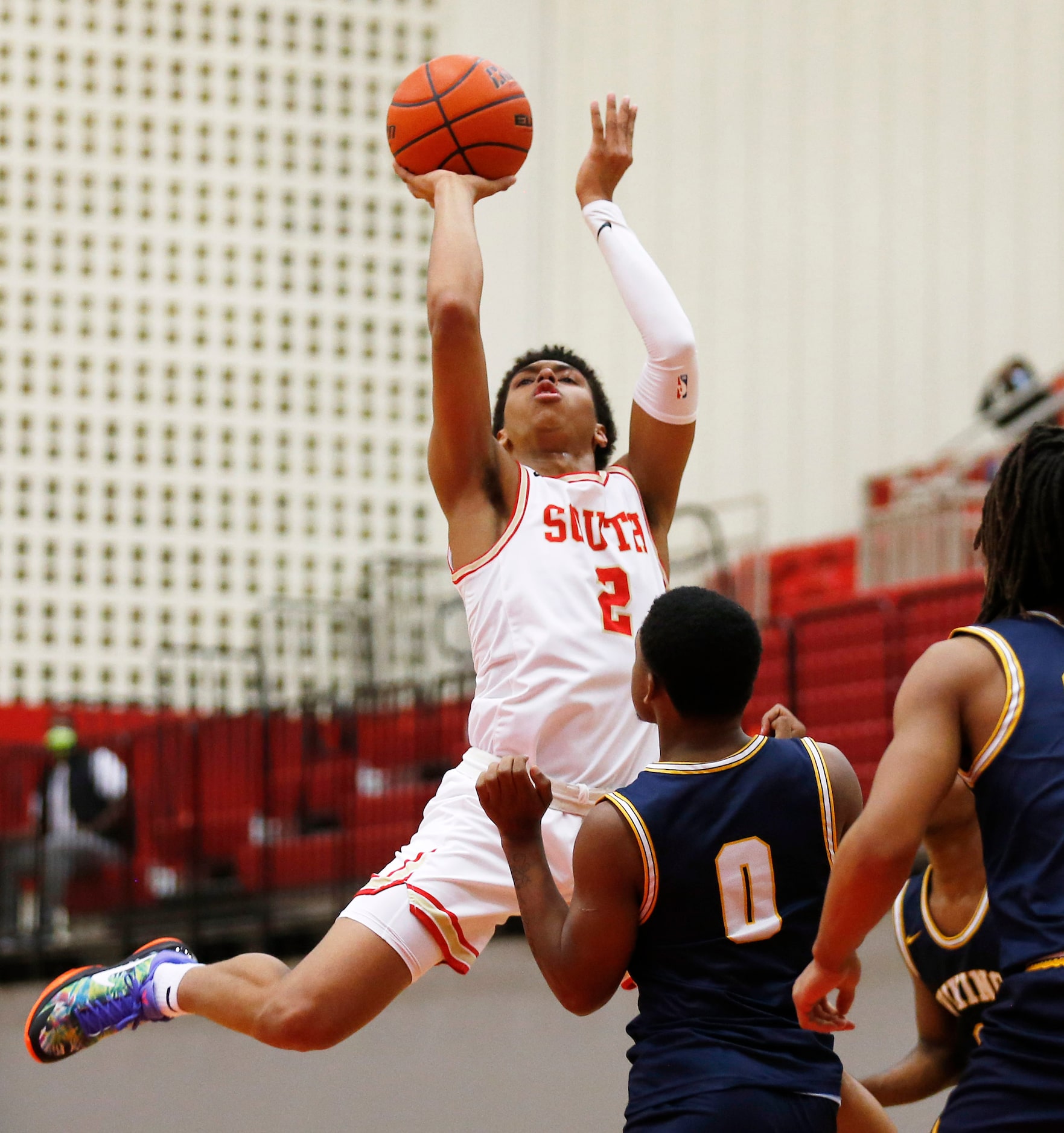 South Grand Prairie's Jordan Roberts (2) shoots in front of Arlington Lamar's Le'Andre...