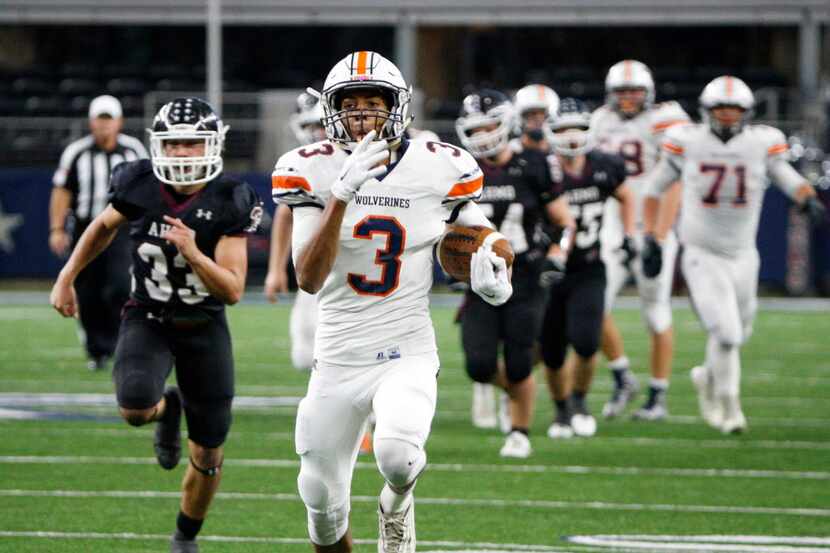 Frisco Wakeland Tre Adams (3) run the ball in the second half against Wylie at AT&T Stadium...