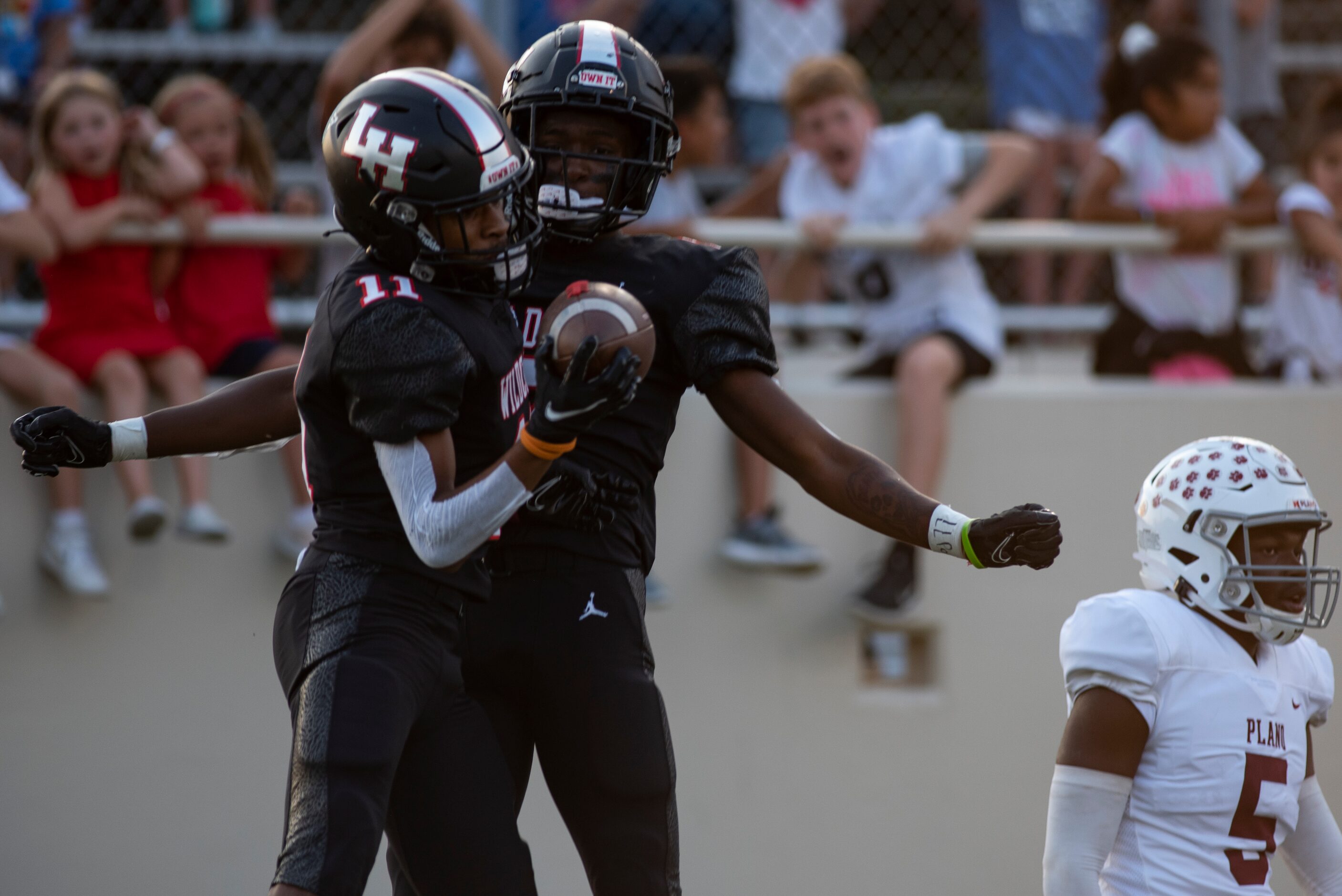 From left, Lake Highlands junior Shamar Donaldson (11) and Lake Highlands senior Jeremiah...