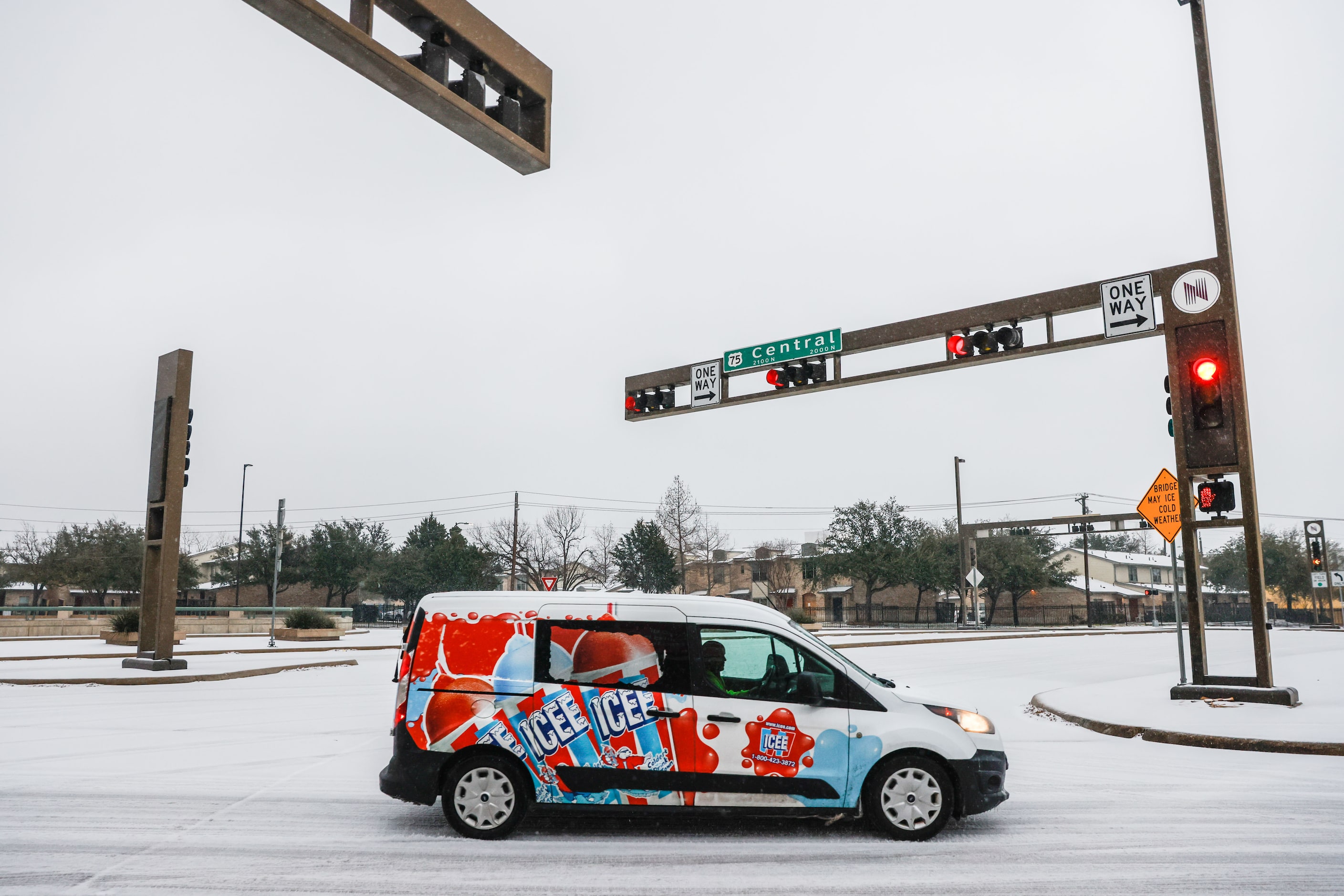 Traffic on N Central Expy as sleet falls over the Dallas metroplex on Tuesday, Jan. 31,...