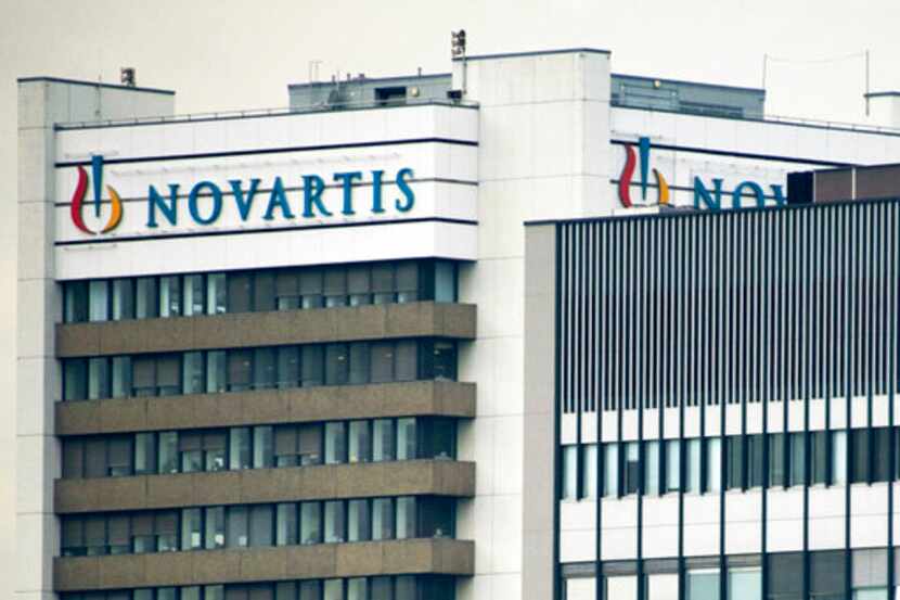 El logo de la empresa farmacéutica suiza Novartis AG en Basel, Suiza. Foto AP
