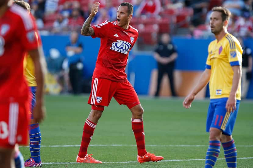 FC Dallas forward Blas Perez (7) protests the lack of a call during the first half as FC...