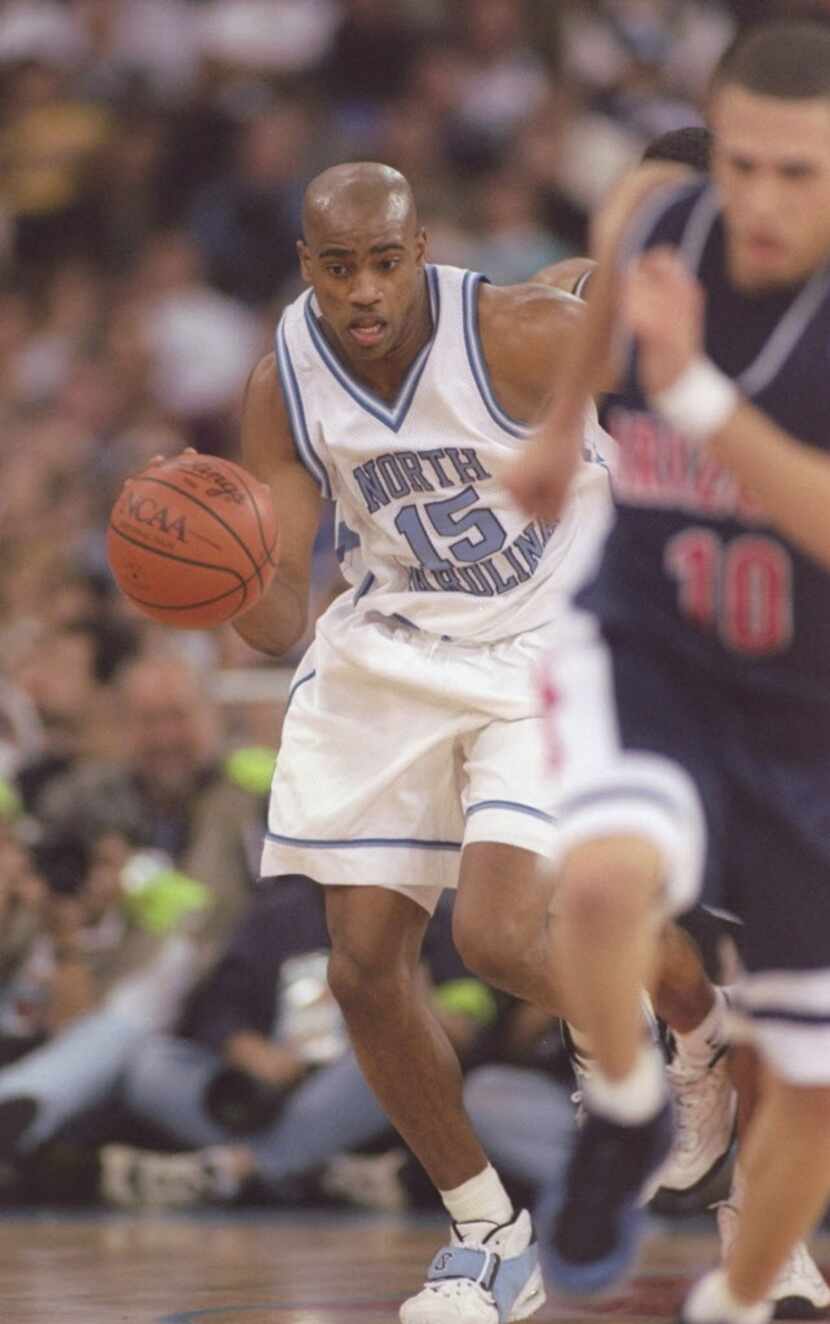 29 Mar 1997:  Guard Vince Carter of the North Carolina Tarheels dribbles down the court as...
